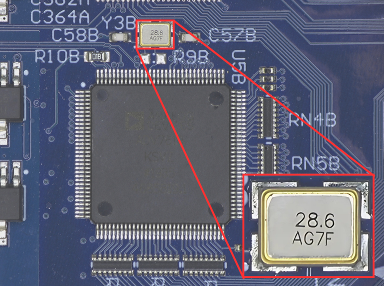 HALO microscope inspecting a PCB in 4K